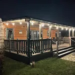Exklusives Rybak Mit Boxspringbetten Direkt Am Steinhuder בית נופש